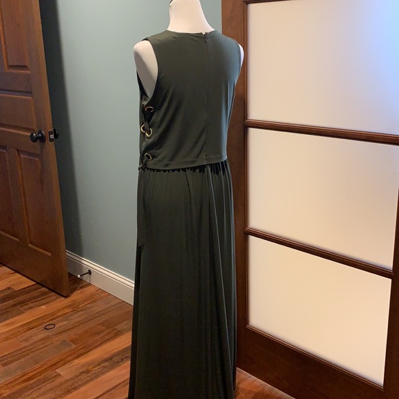 Olive green maxi dress with side slit. Worn twice - Picture 5 of 7